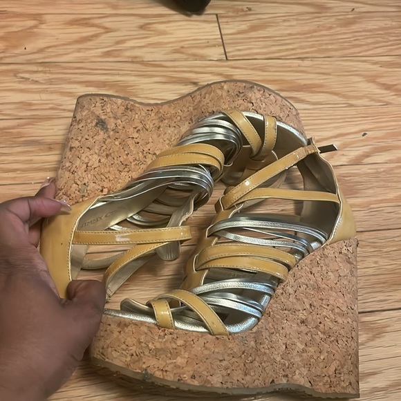 Needs cleaning but great condition. No box for the shoes - Picture 2 of 3